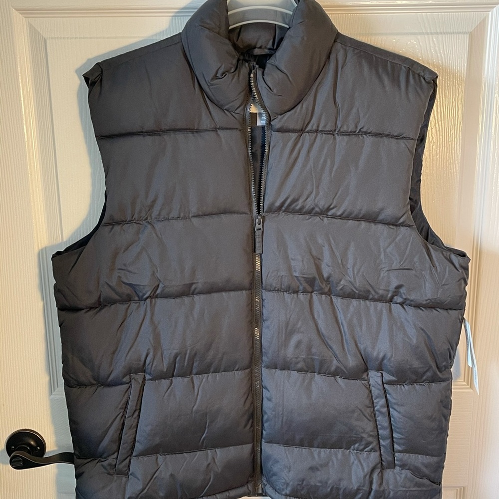 Water resistant puffer vest